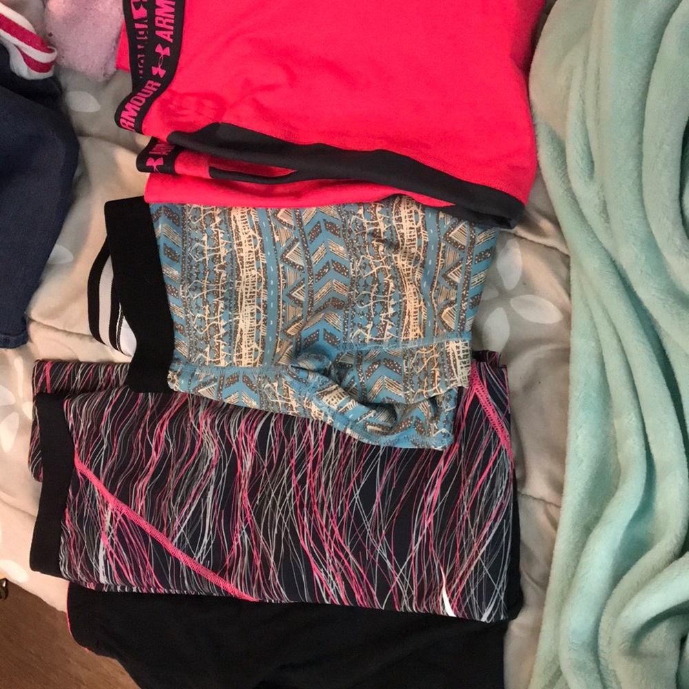 4 athletic pairs of leggings, rarely worn